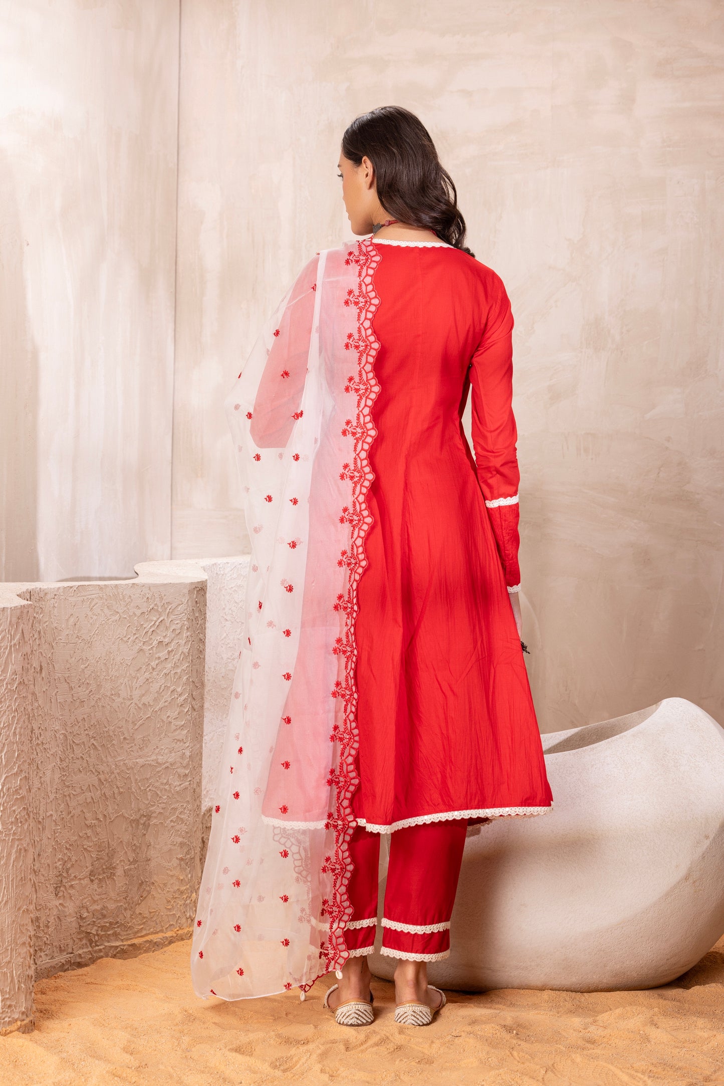 RED CRUSH KURTA SET WITH CREAM ORGANZA DUPATTA