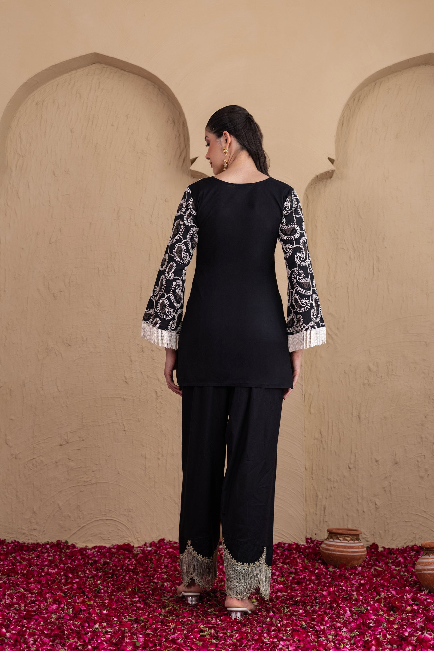 BLACK AND CREAM PAISLEY EMBROIDERED SUIT SET