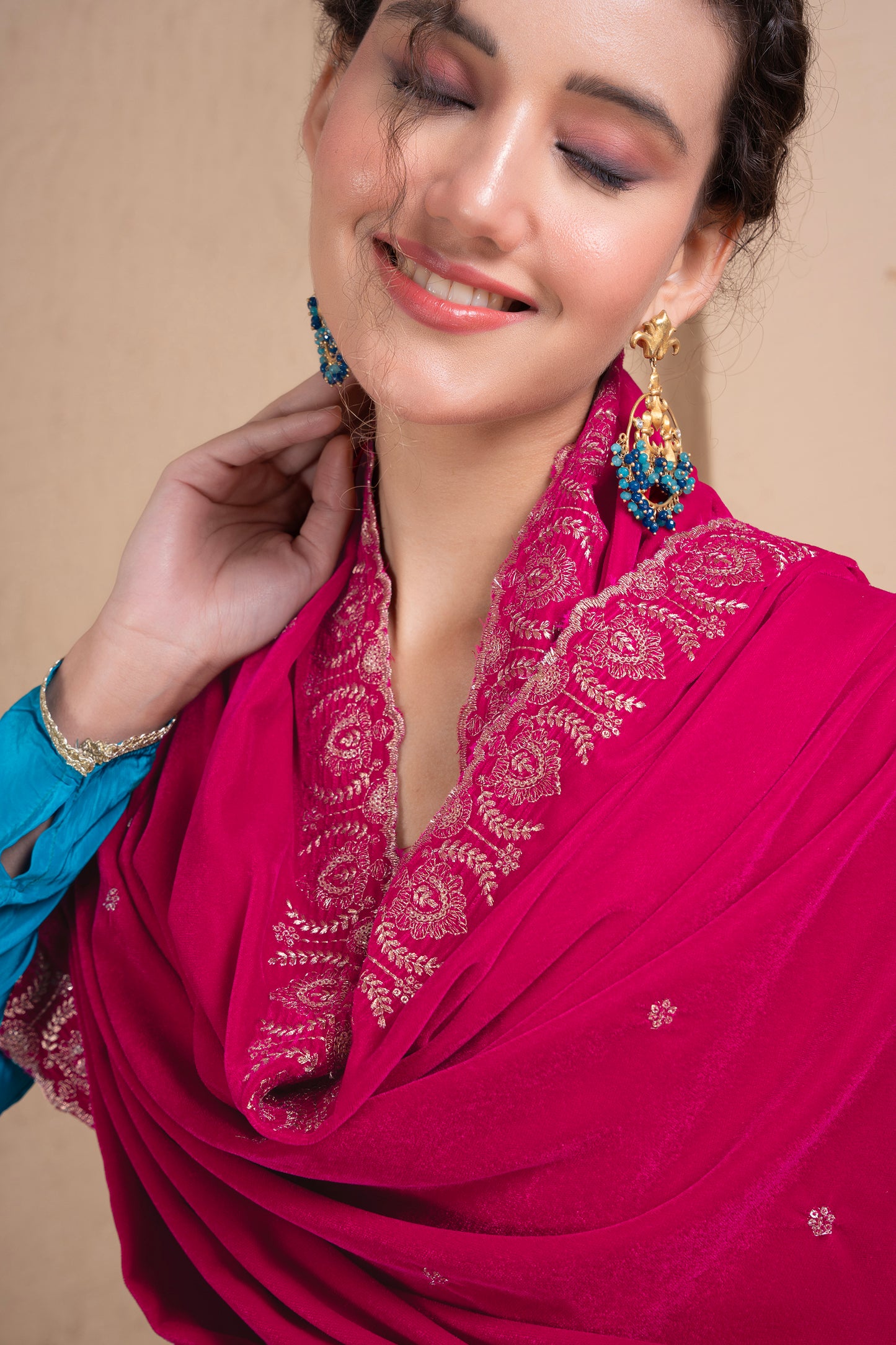 MAGENTA GOLD EMBROIDERED VELVET DUPATTA