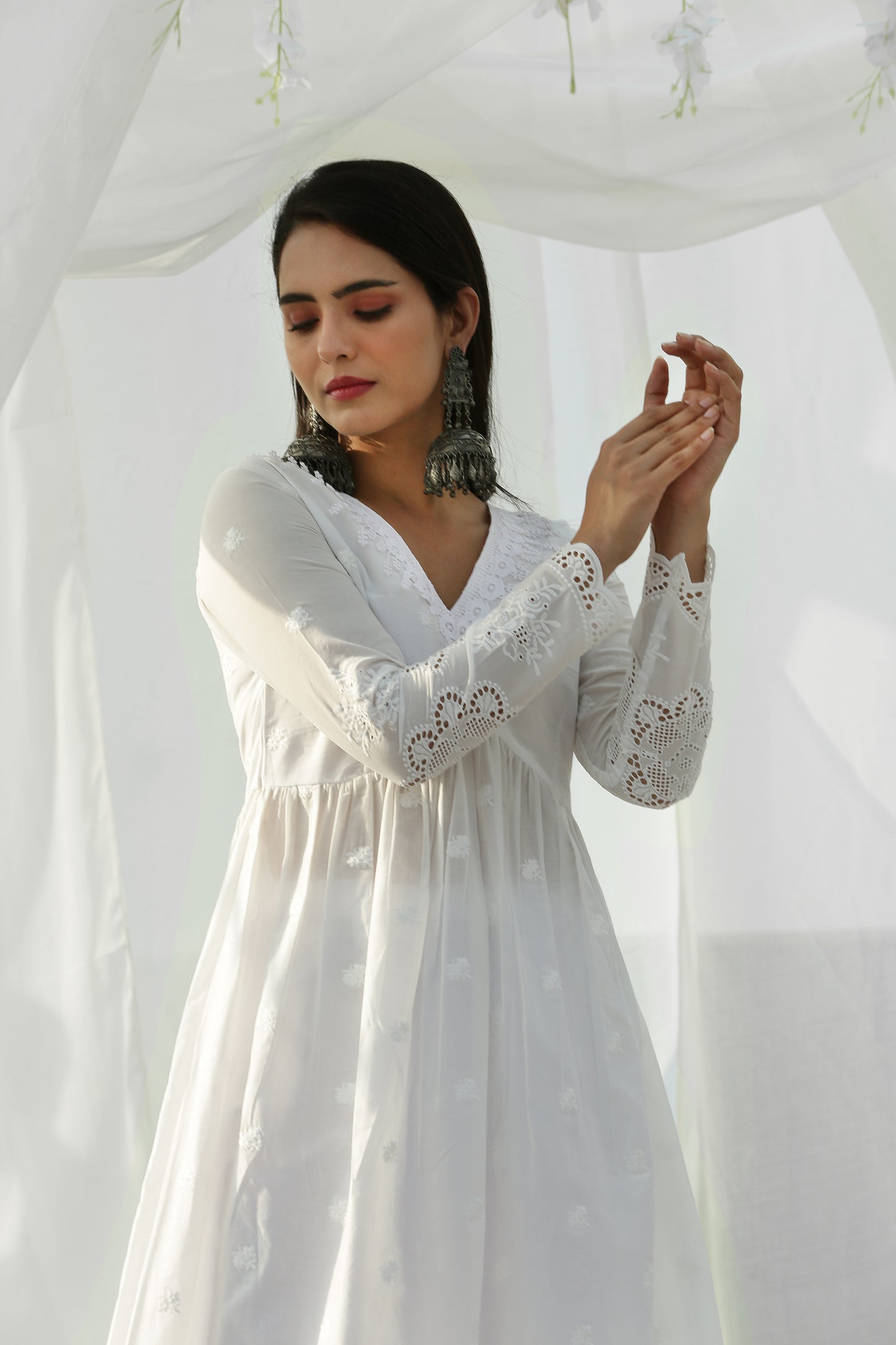 White Scallop Embroidered Kurta Set