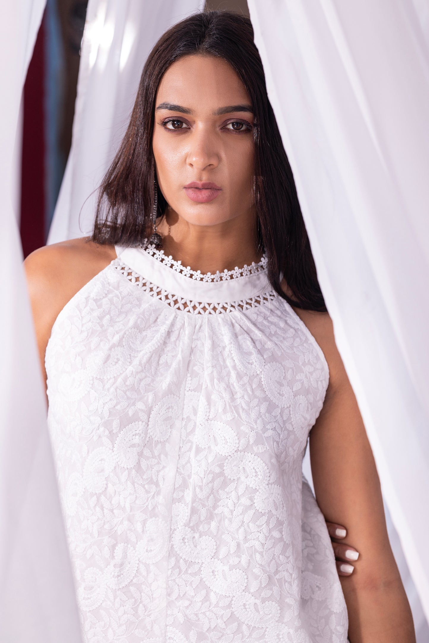 WHITE HALTER LUCKNOWI KURTA SET
