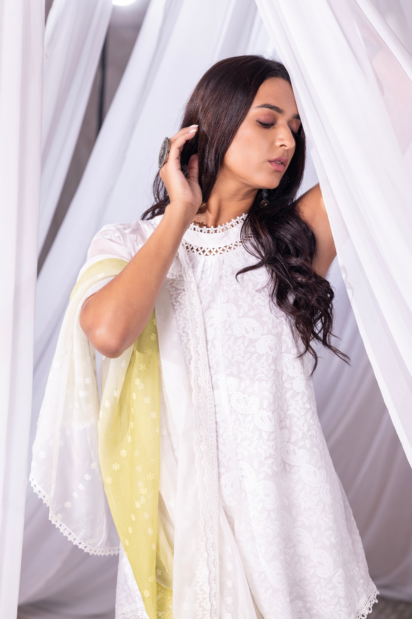 WHITE HALTER LUCKNOWI KURTA SET