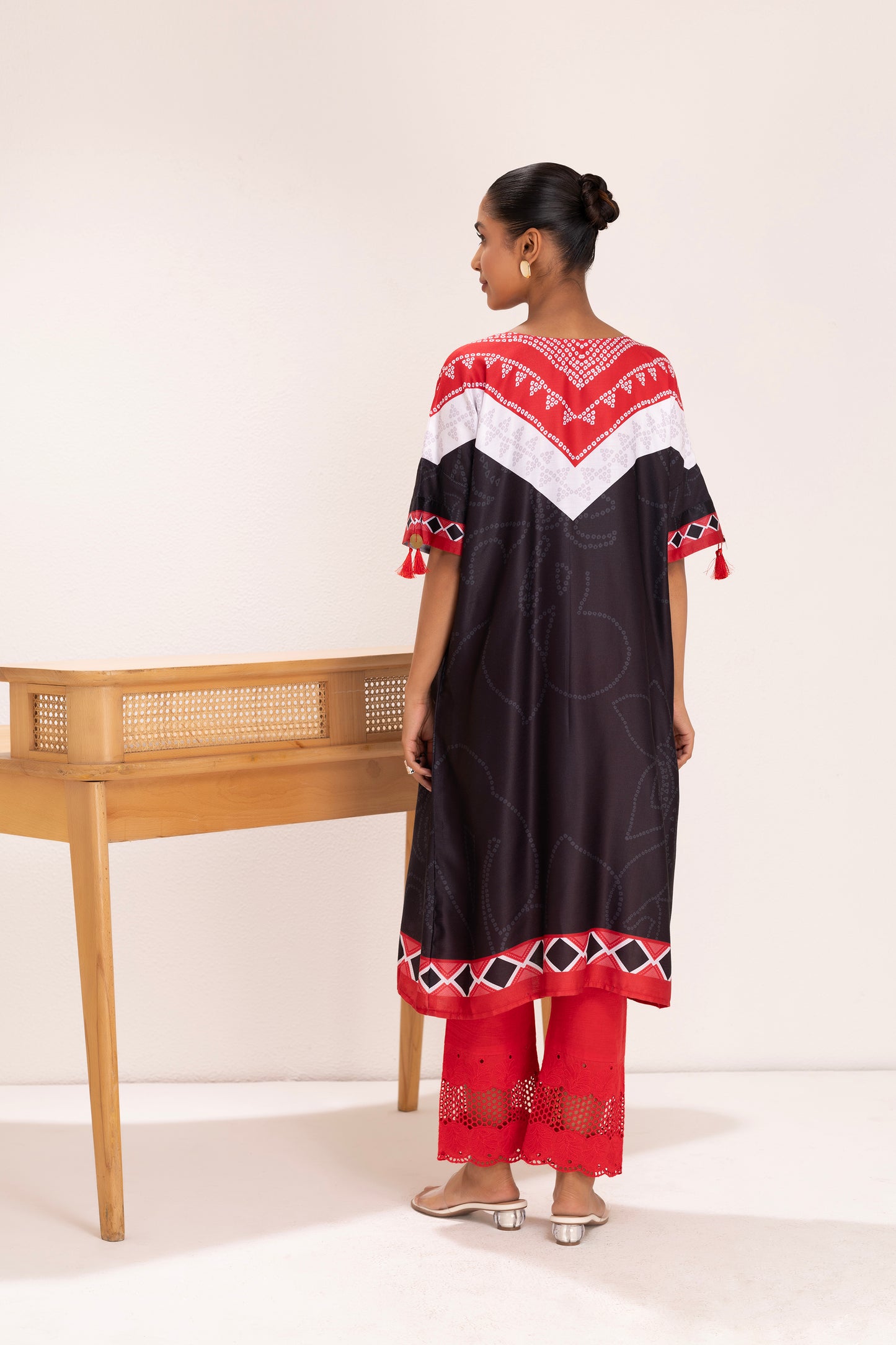 BLACK AND RED BANDHANI PRINT KURTA