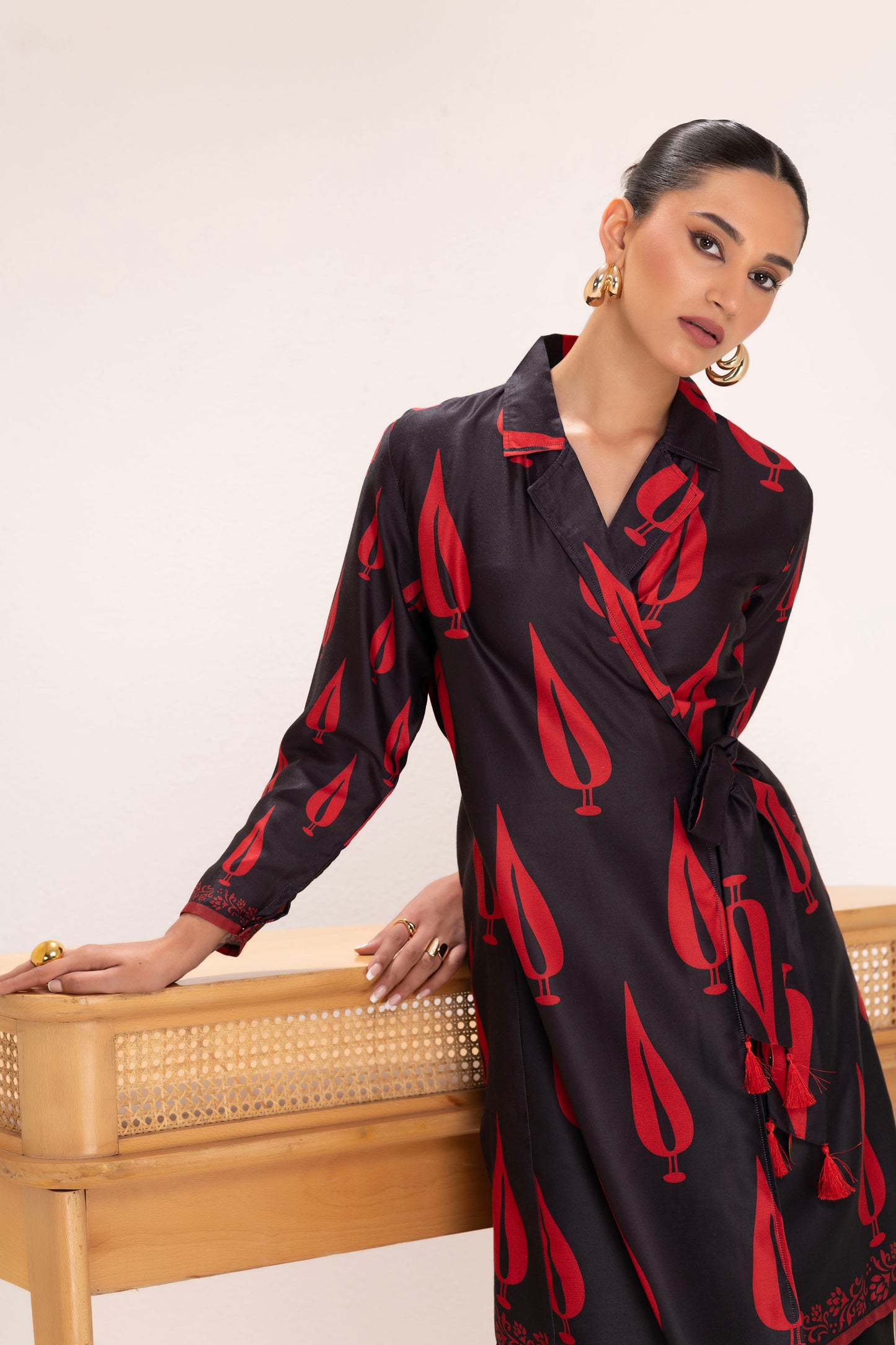 BLACK LEAF MOTIF TRENCH STYLE KURTA