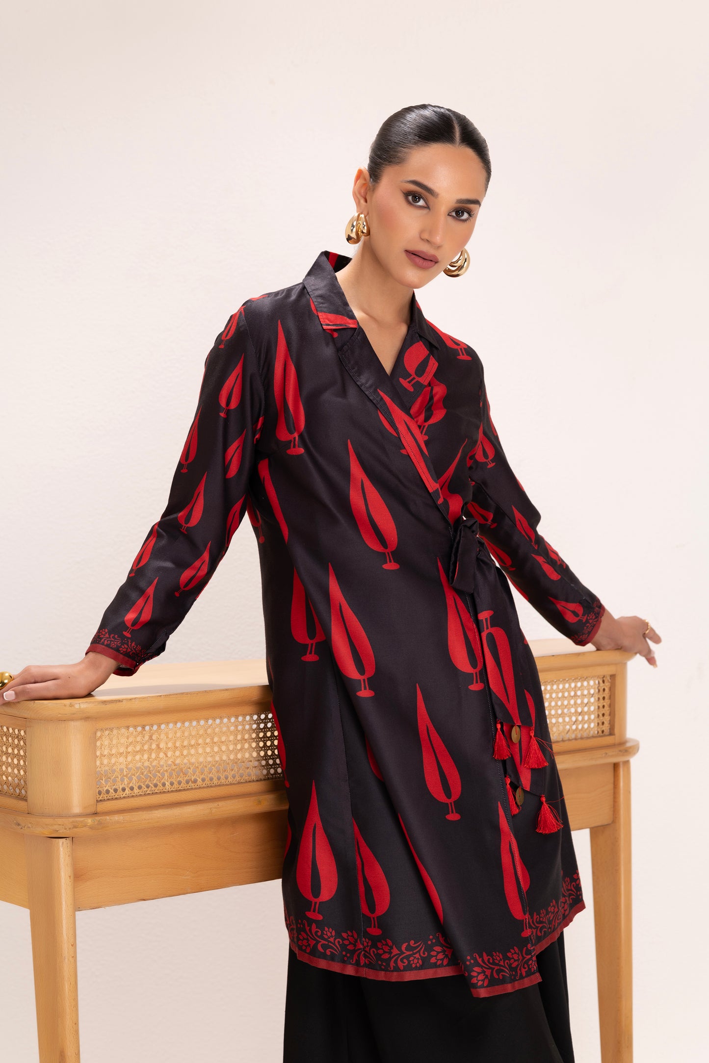 BLACK LEAF MOTIF TRENCH STYLE KURTA
