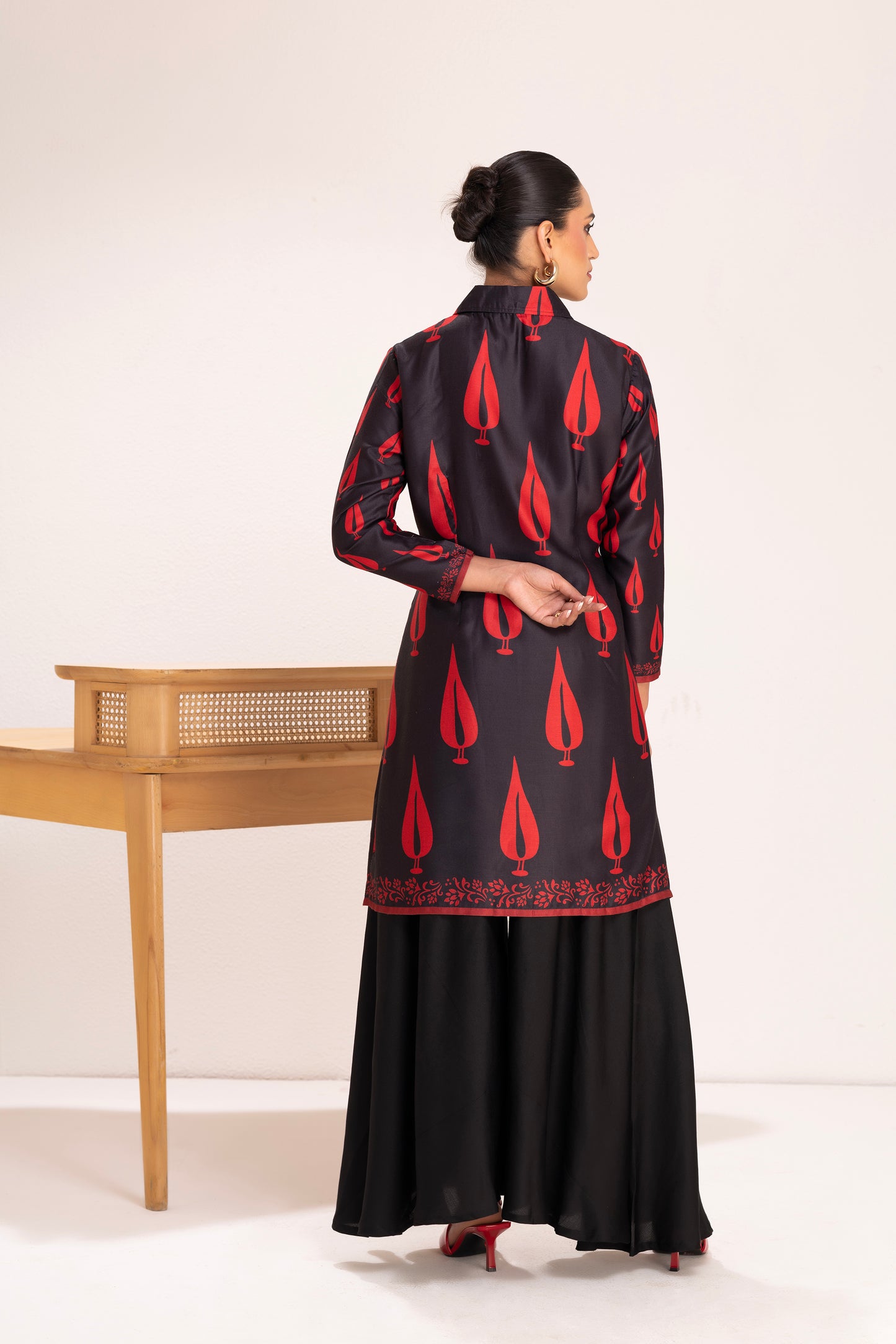 BLACK LEAF MOTIF TRENCH STYLE KURTA