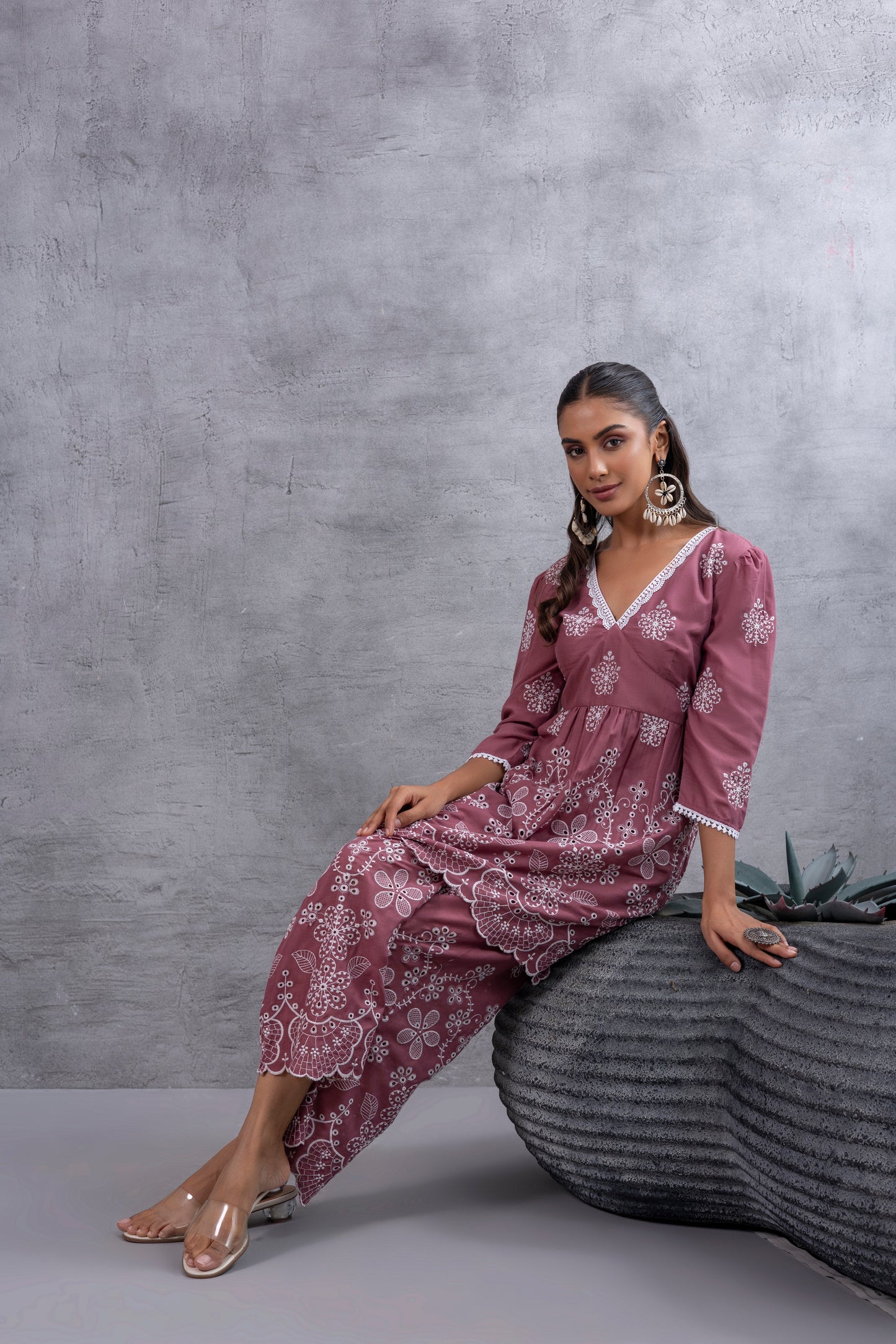 Dusty Pink Fit & Flare Kurta Set with Scalloped Floral Chikankari Embroidery
