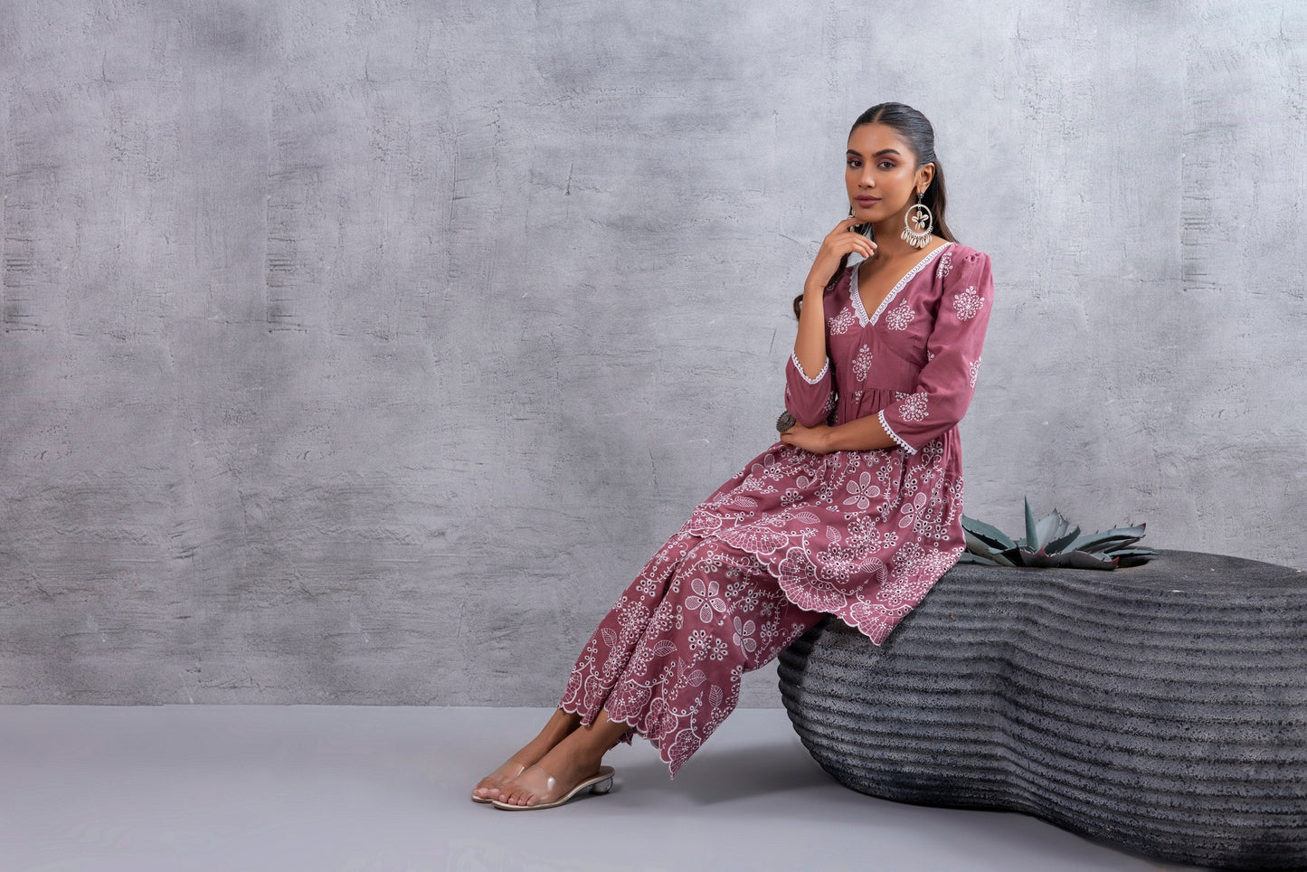 Dusty Pink Fit & Flare Kurta Set with Scalloped Floral Chikankari Embroidery