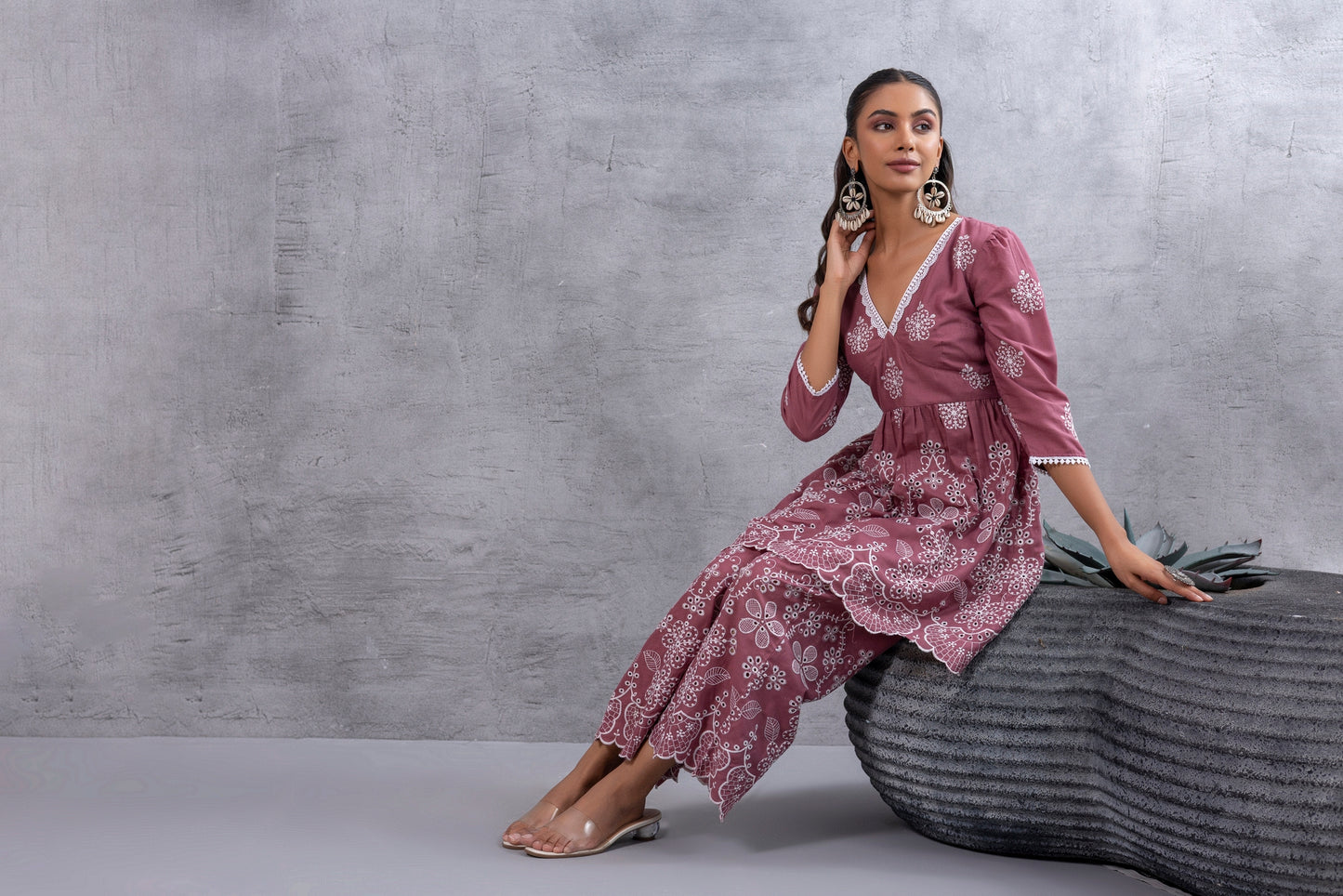 Dusty Pink Fit & Flare Kurta Set with Scalloped Floral Chikankari Embroidery