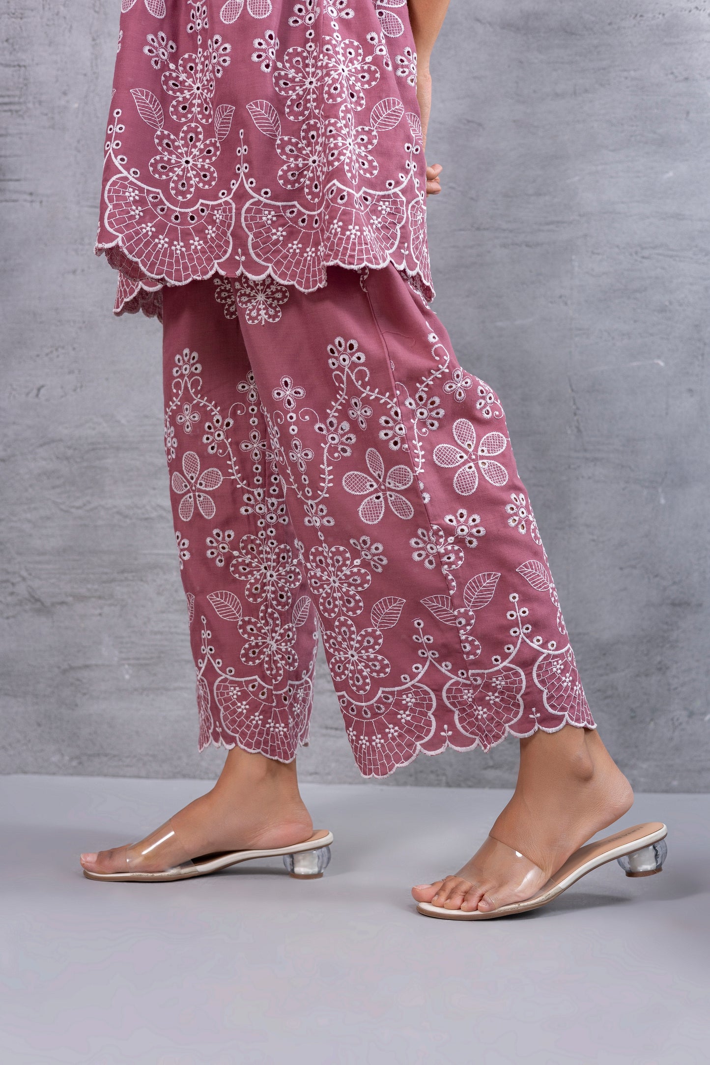Dusty Pink Fit & Flare Kurta Set with Scalloped Floral Chikankari Embroidery