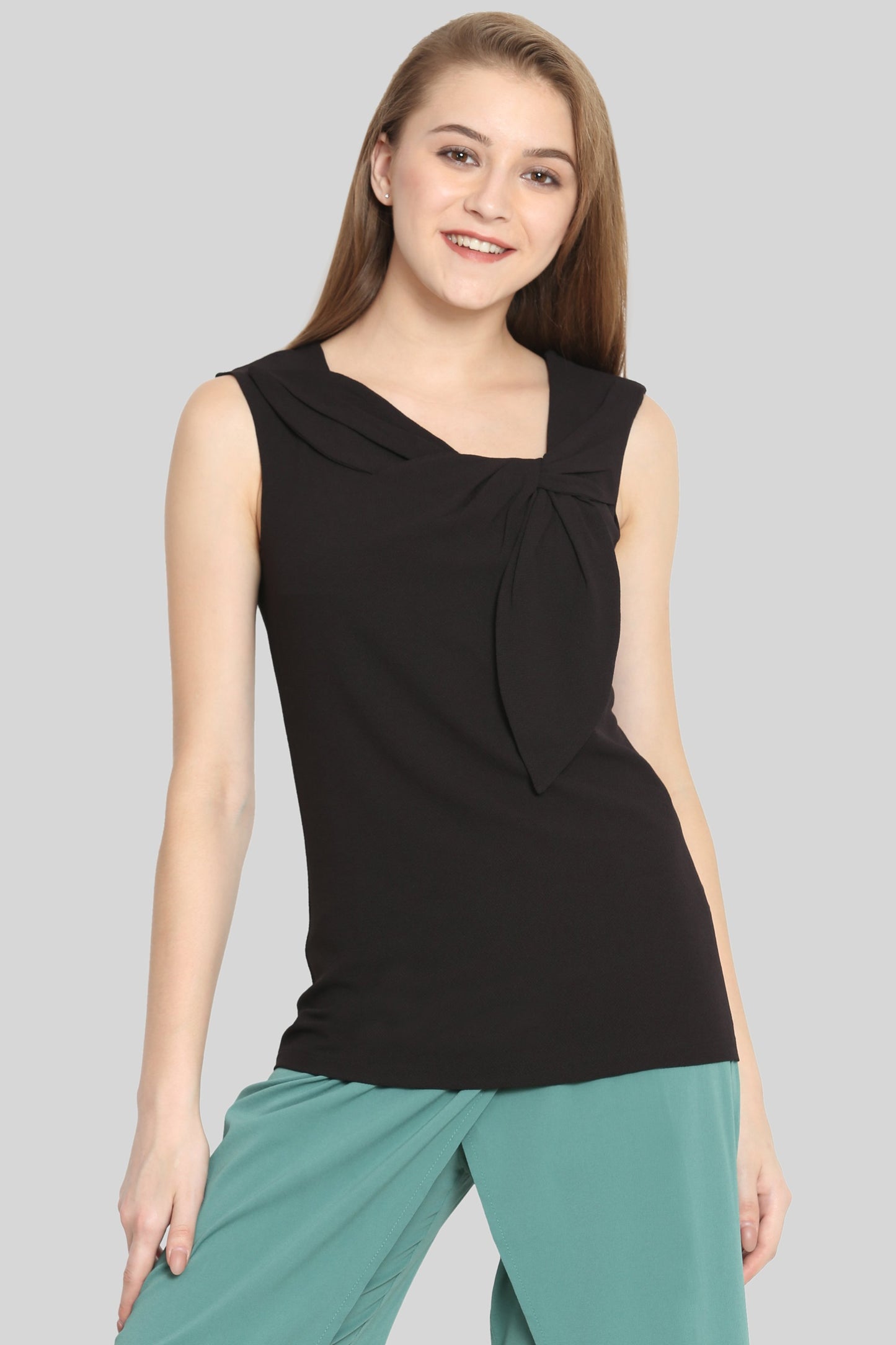 Bow on neck black top