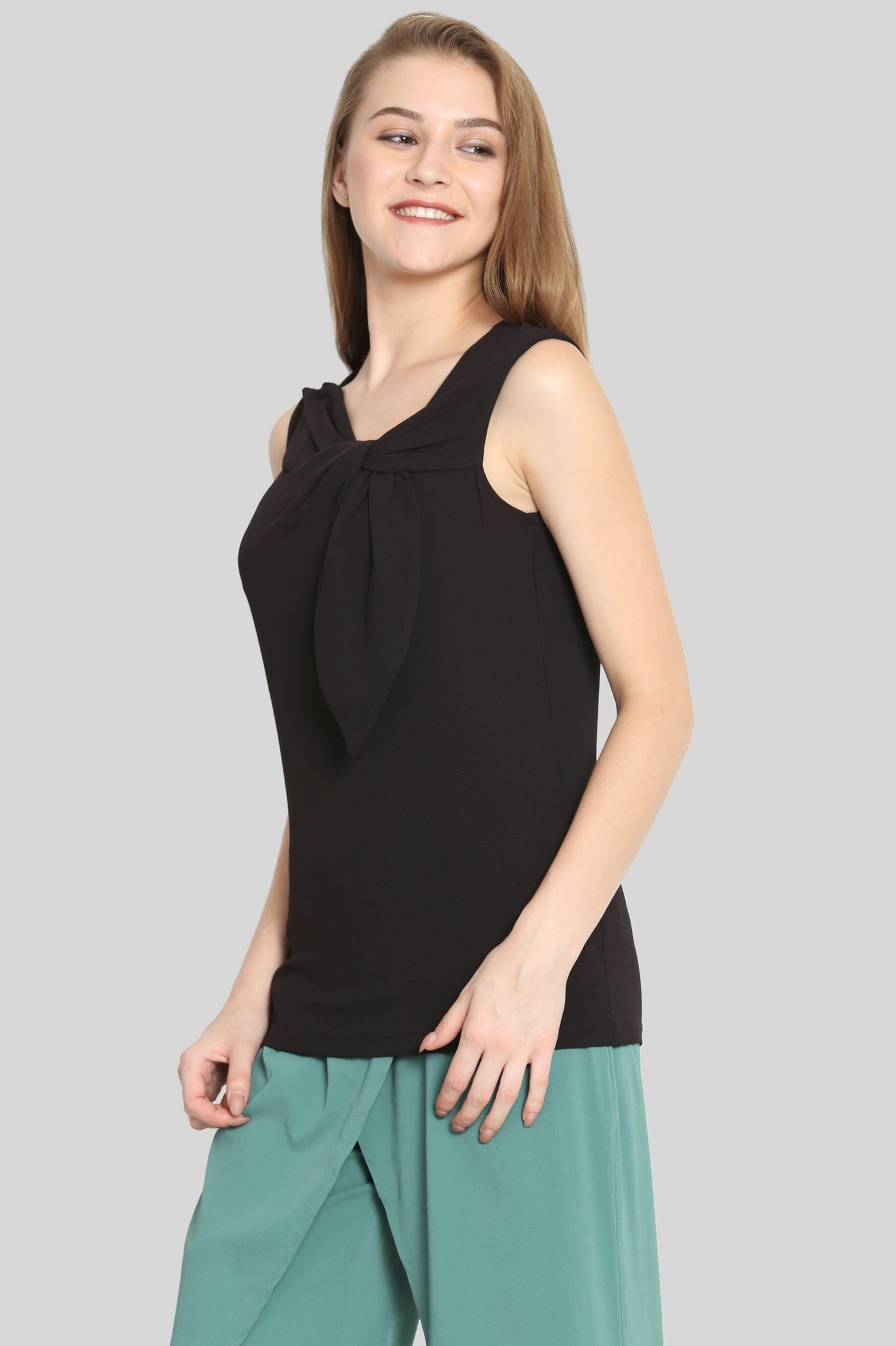 Bow on neck black top