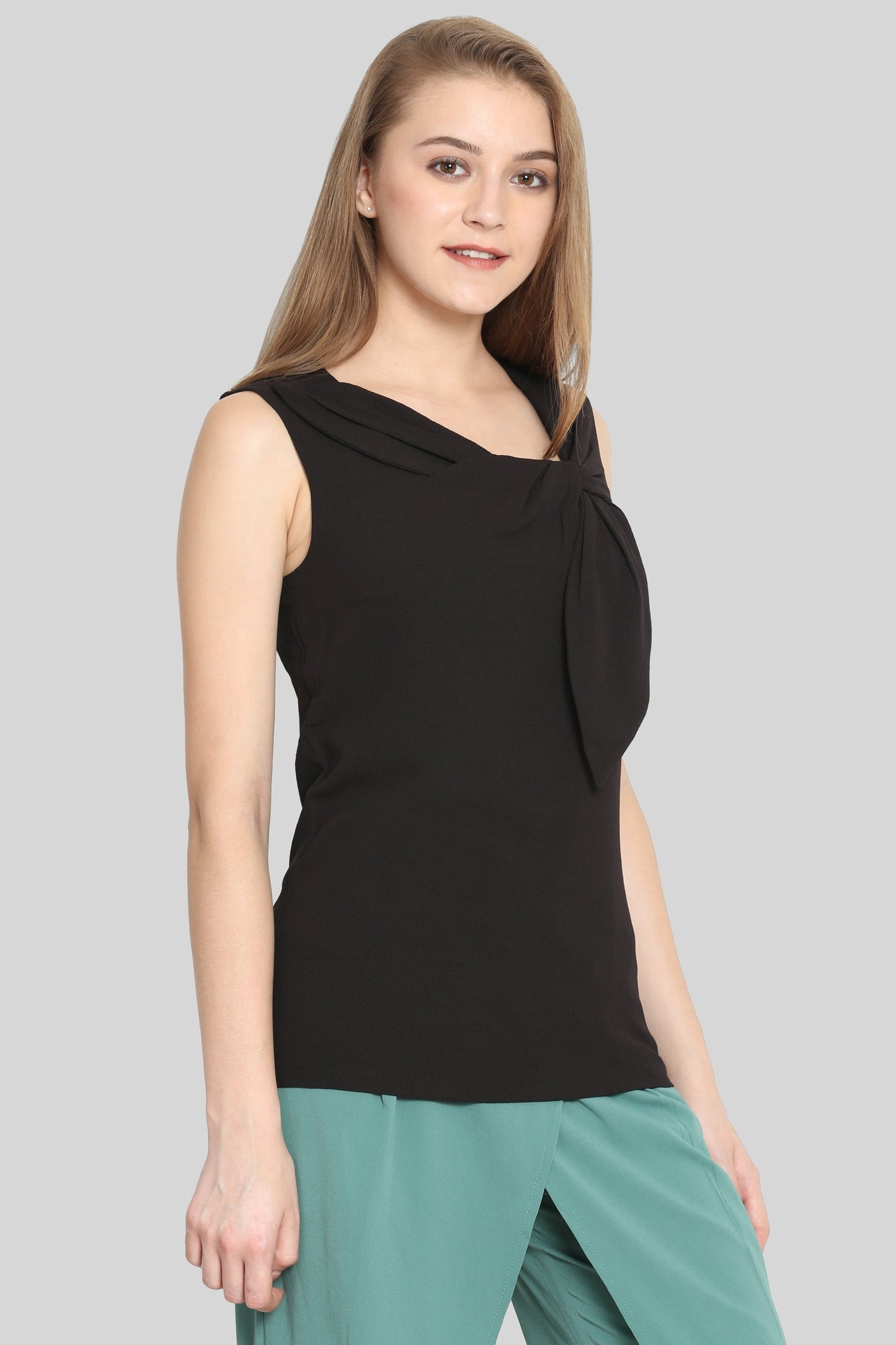 Bow on neck black top