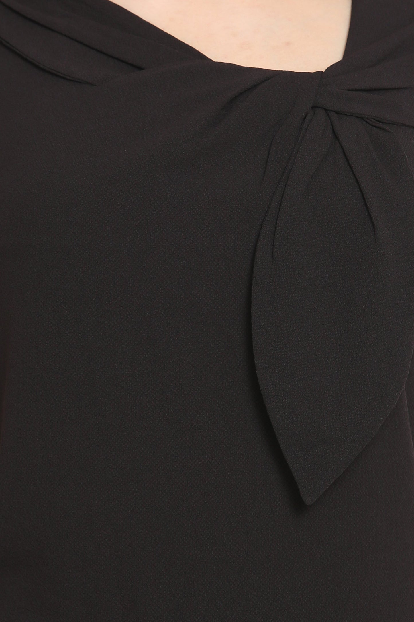 Bow on neck black top