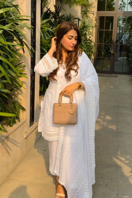 WHITE STRAIGHT FLORAL EMBROIDERD KURTA SET