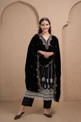 BLACK GOLD EMBROIDERED VELVEL DUPATTA