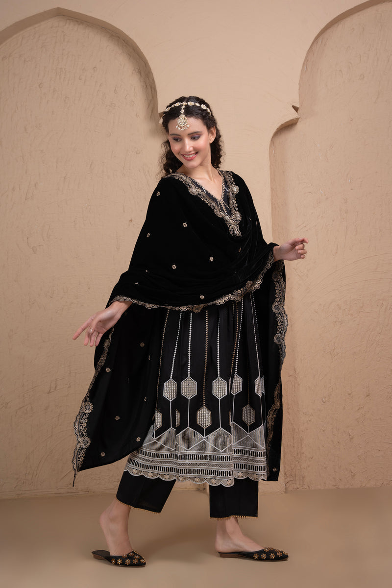 BLACK GOLD EMBROIDERED VELVET DUPATTA