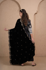 BLACK GOLD EMBROIDERED VELVEL DUPATTA