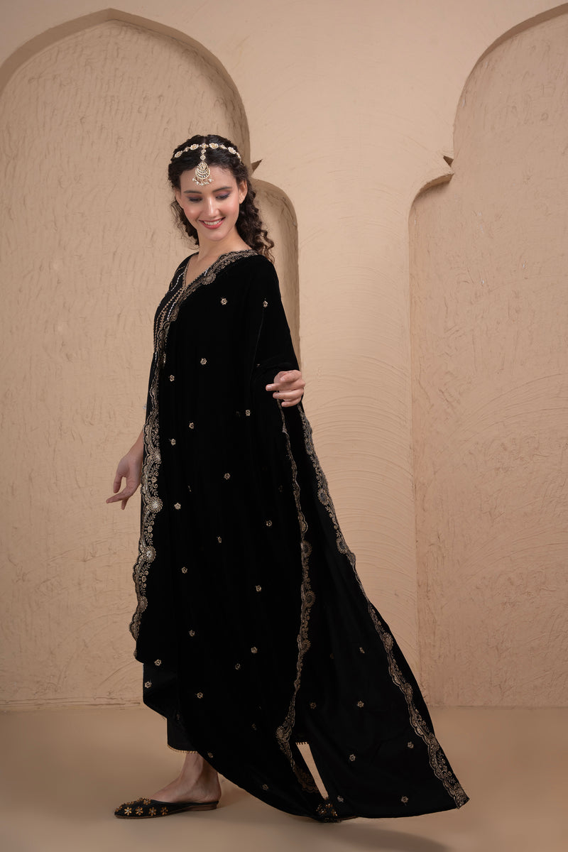 BLACK GOLD EMBROIDERED VELVEL DUPATTA