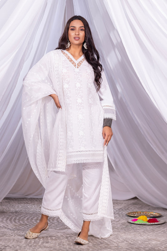 WHITE STRAIGHT FLORAL EMBROIDERD KURTA SET