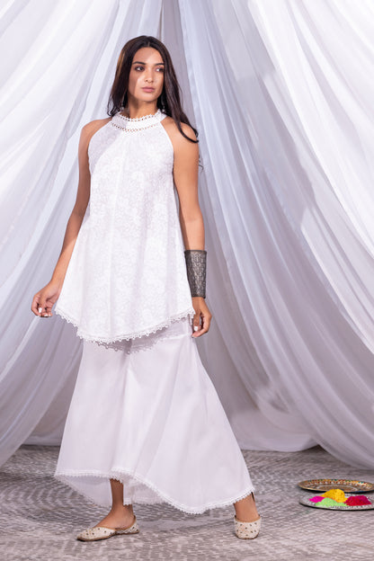WHITE HALTER LUCKNOWI KURTA SET