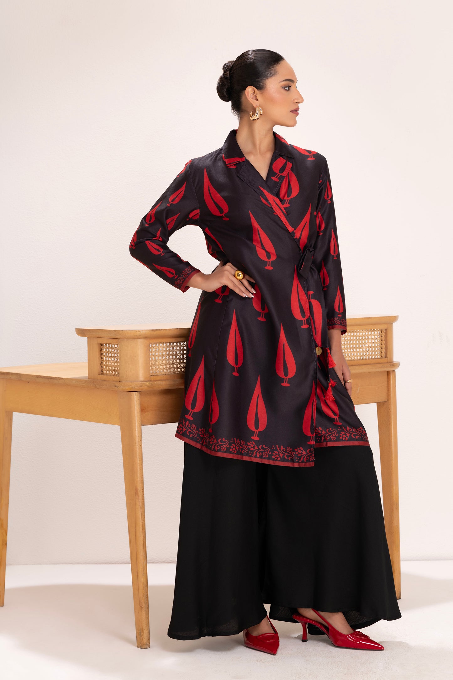 BLACK LEAF MOTIF TRENCH STYLE SET
