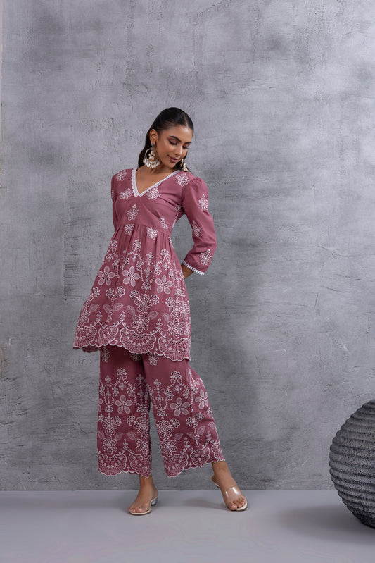 Dusty Pink Fit & Flare Kurta Set with Scalloped Floral Chikankari Embroidery
