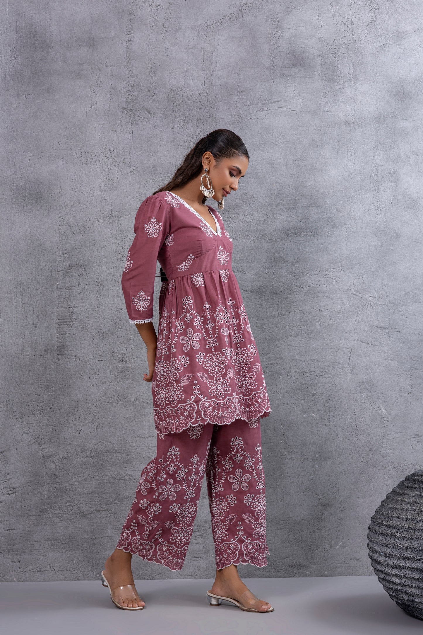 Dusty Pink Fit & Flare Kurta Set with Scalloped Floral Chikankari Embroidery