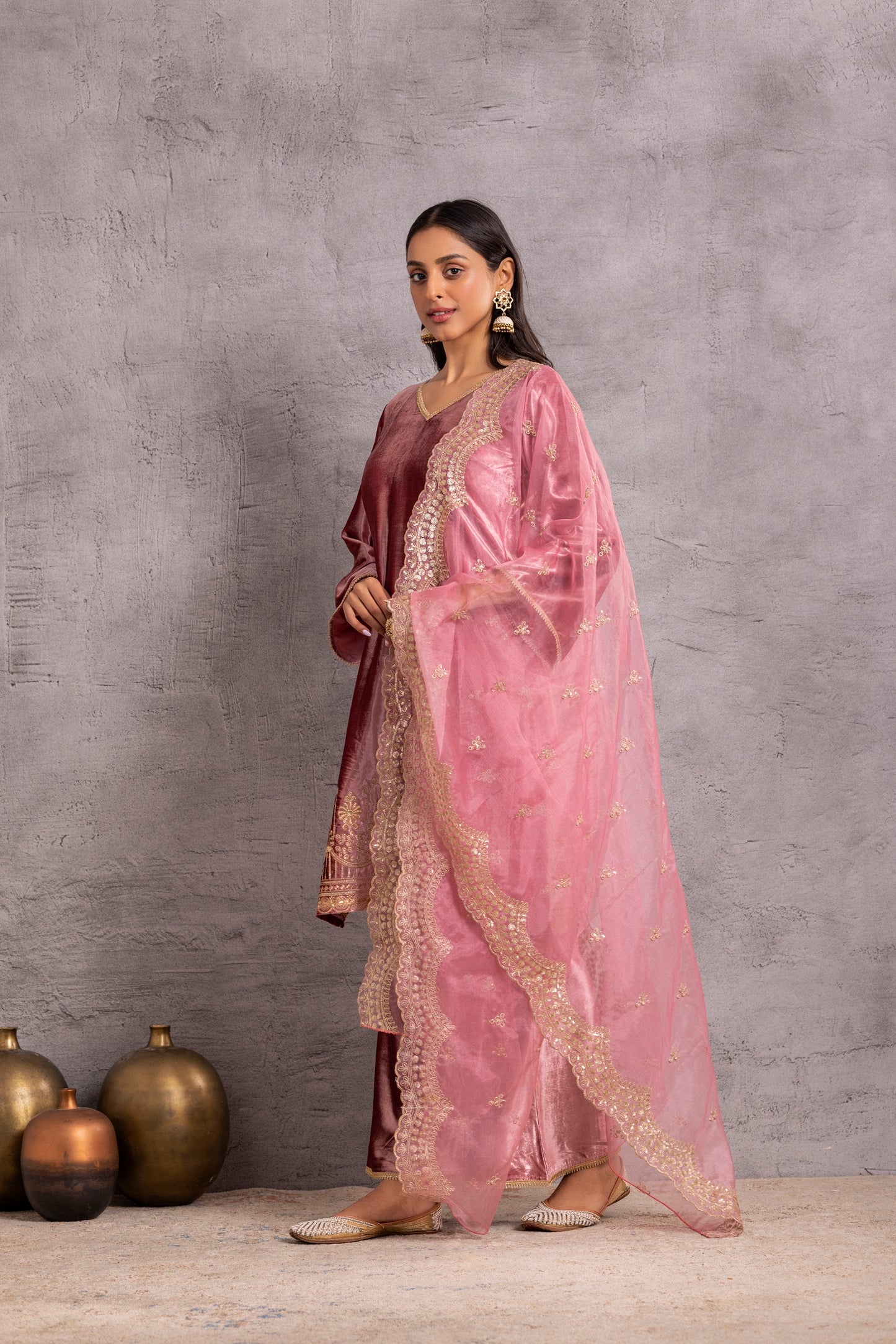 Onion pink velvet suit Set with Organza Dupatta