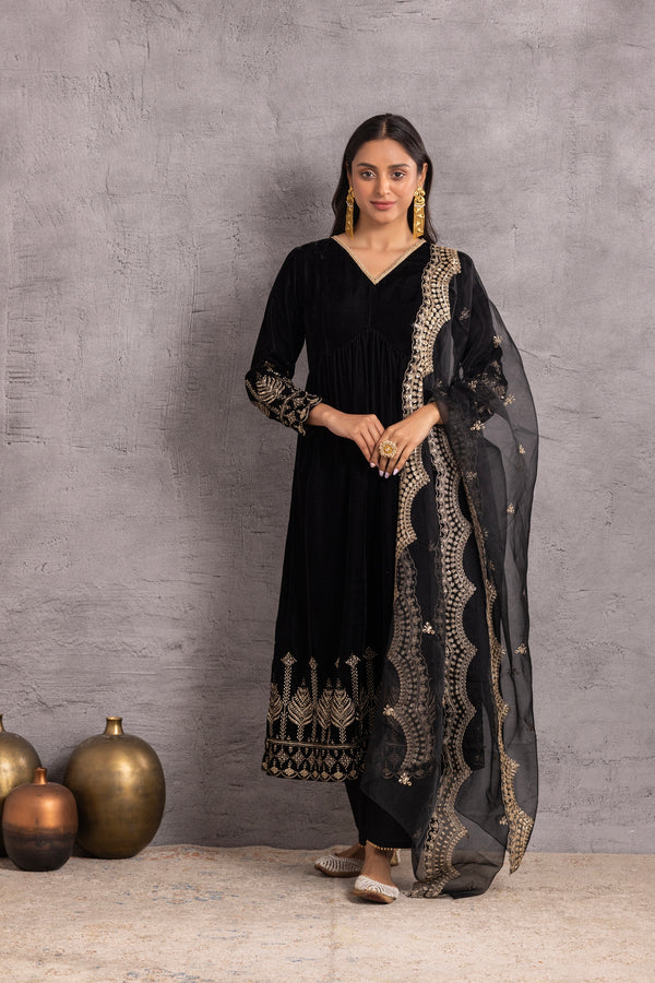 Black velvet Suit Set with Organza Dupatta