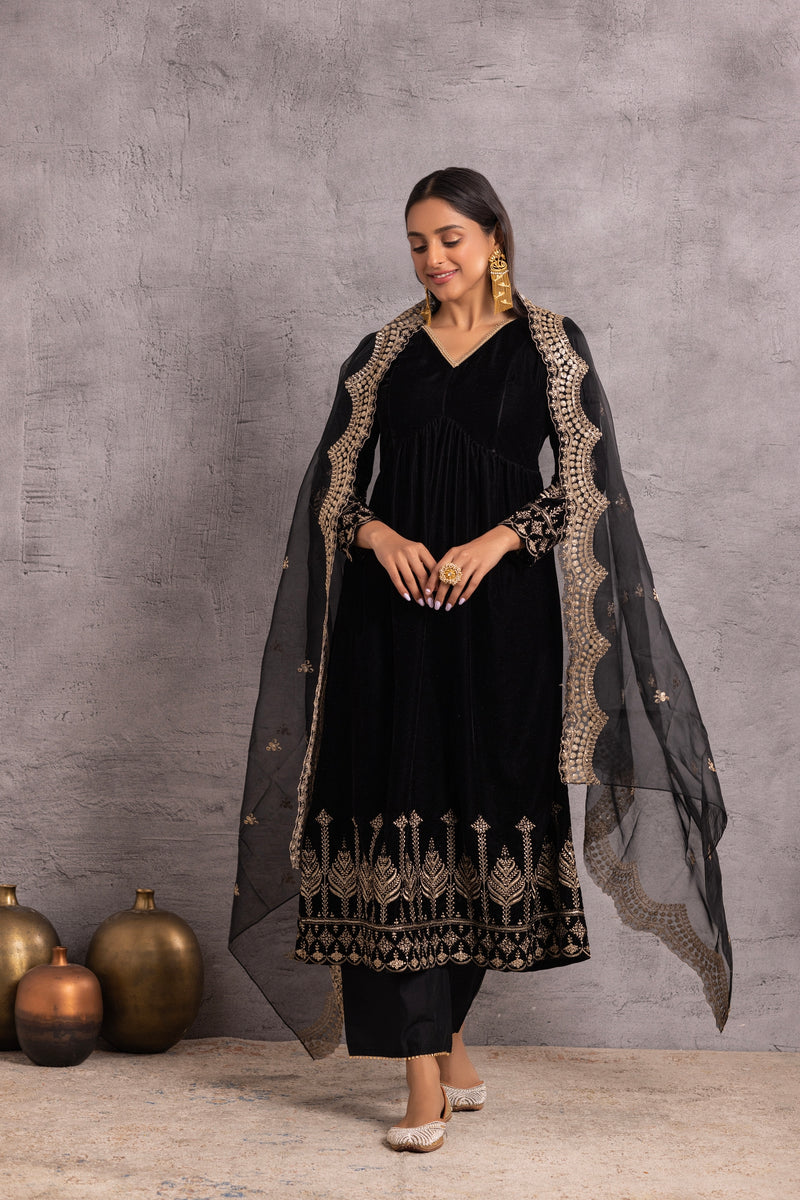 Black velvet Suit Set with Organza Dupatta